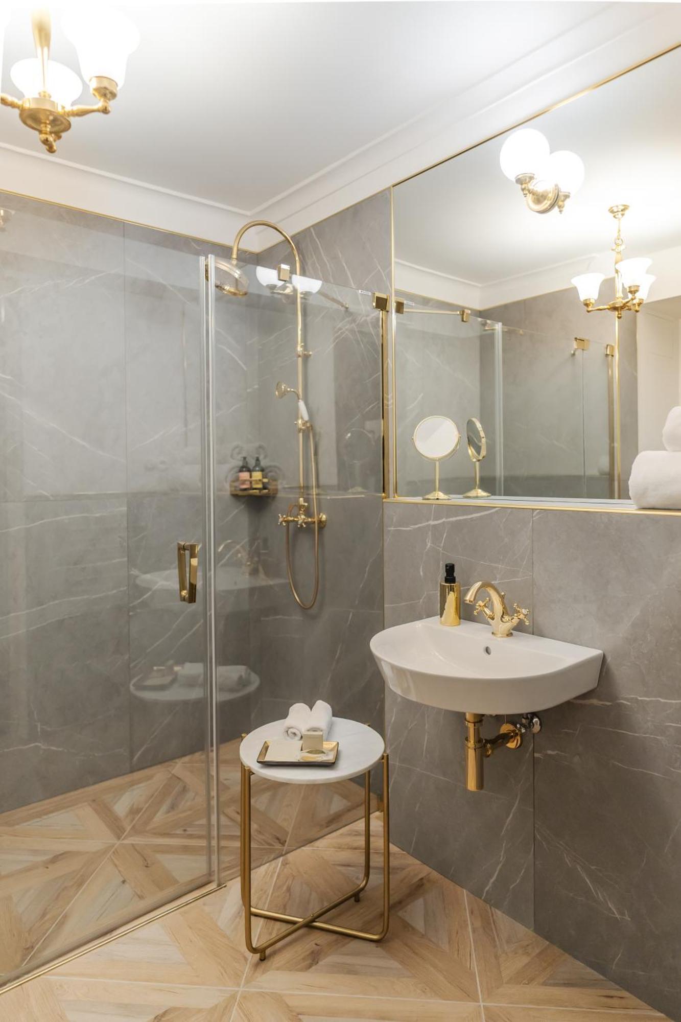 H15 Francuski Old Town - Destigo Hotel